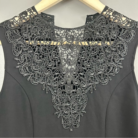 Le Chateau Crochet Neckline Sleeveless Black Blouse Size Small - Picture 2 of 7